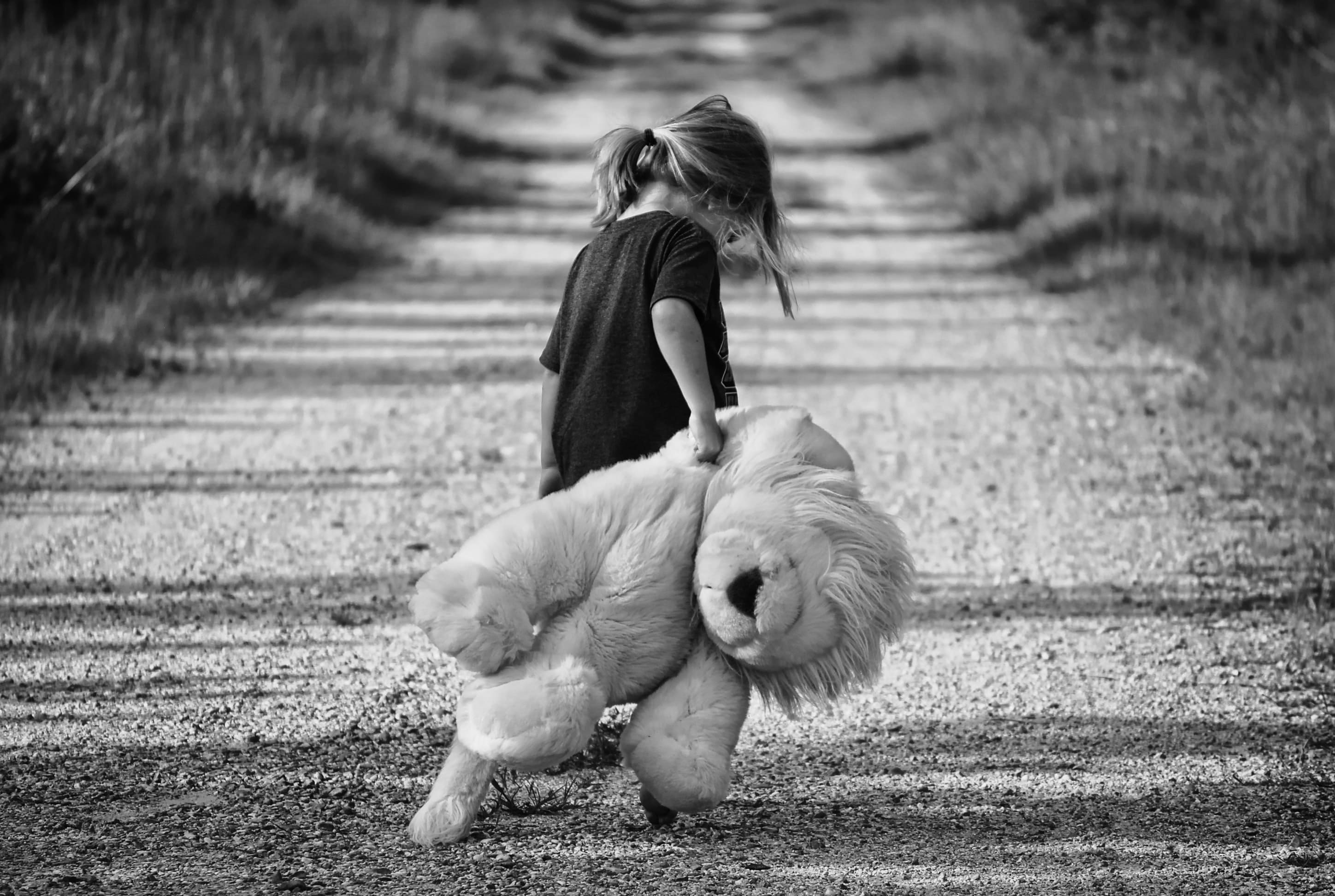 10 Emphatic Phrases To Console A Sad Or Crying Child